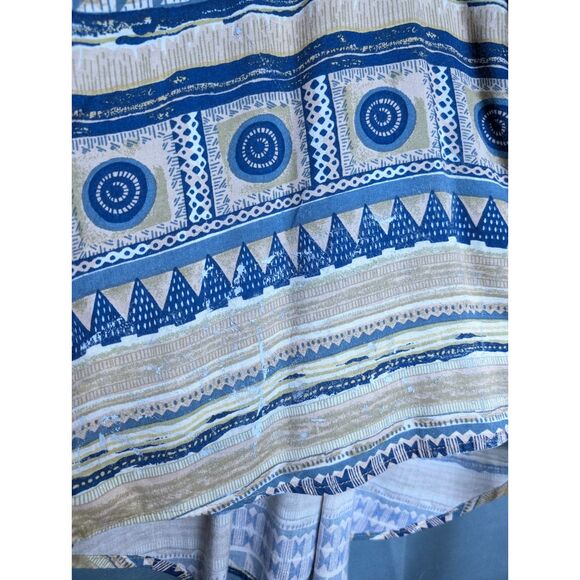 Lightweight 1990s Large Button Up Shirt with Rad Design - Picture 6 of 8